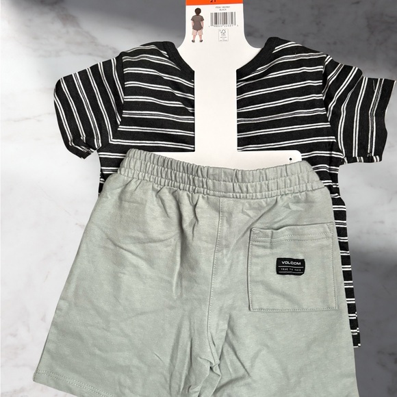 Volcom Black and White Striped Kids T-Shirt and Gray Shorts Set Size 2T - Picture 3 of 3
